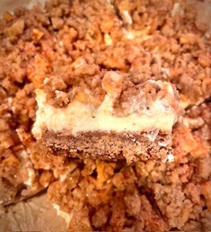 Apple crumble cheesecake bars