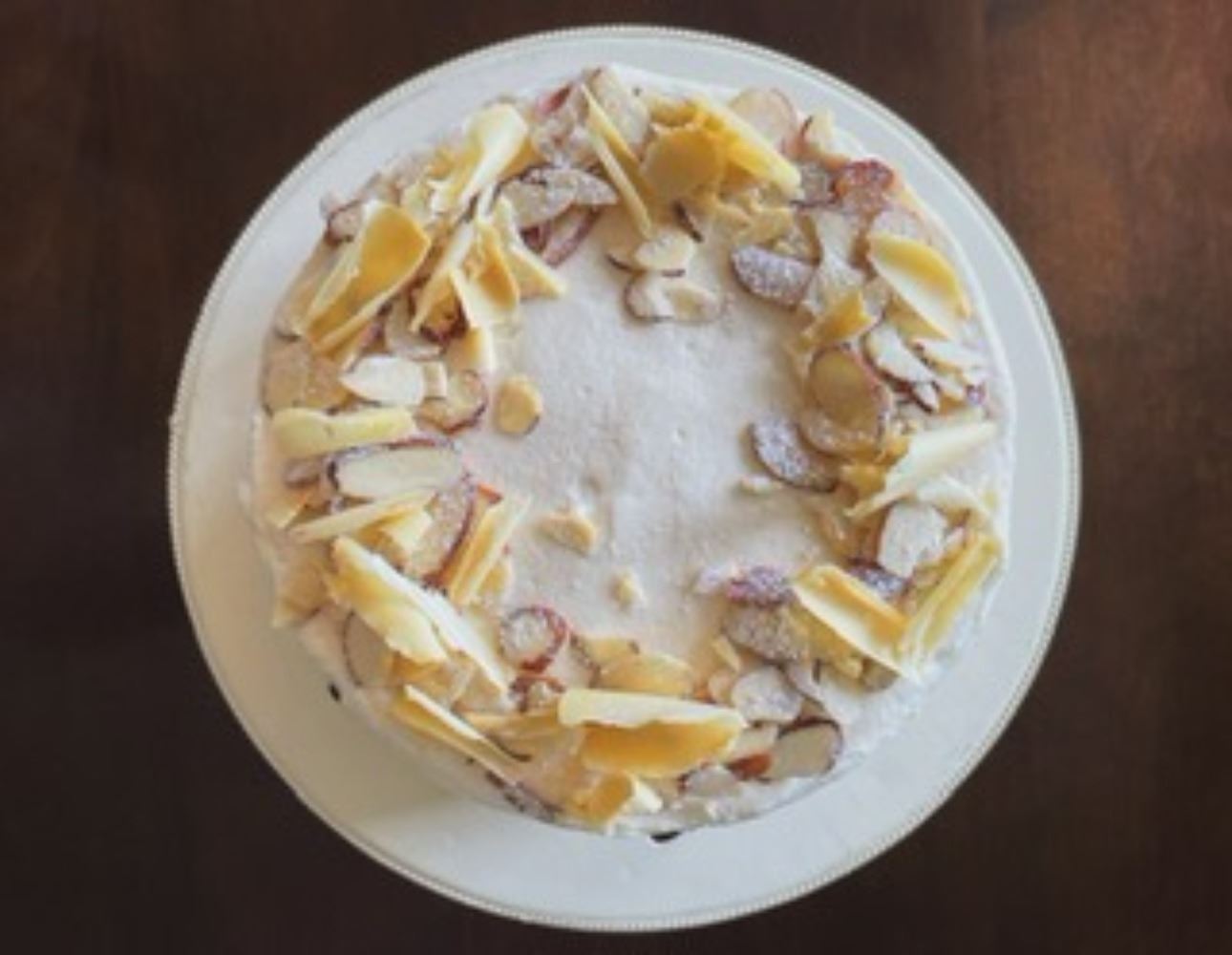 Vanilla cake with white chocolate shavings and fresh strawberries